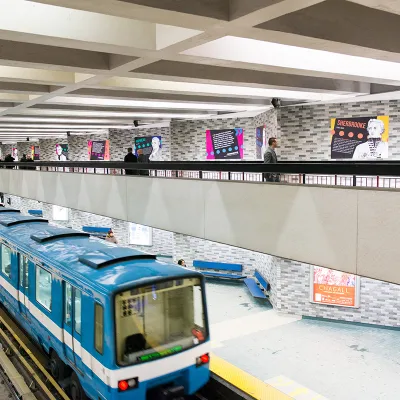 Exposition Le métro, véhicule de notre histoire à la station Place-des-Arts en 2017.